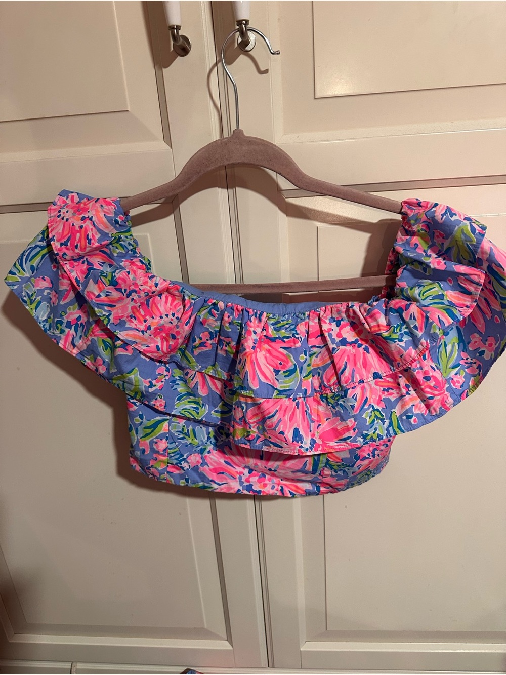 Lilly Pulitzer EUC Mayslie bright pink Ruffle 2 Piece Top and Skirt size 4 - Picture 3 of 5